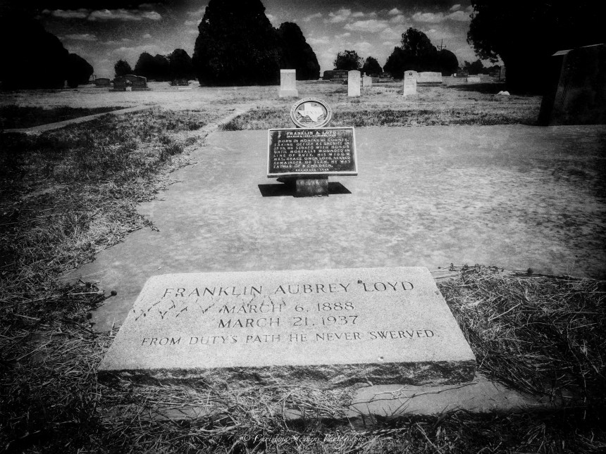 Loyd Gravesite-Sig