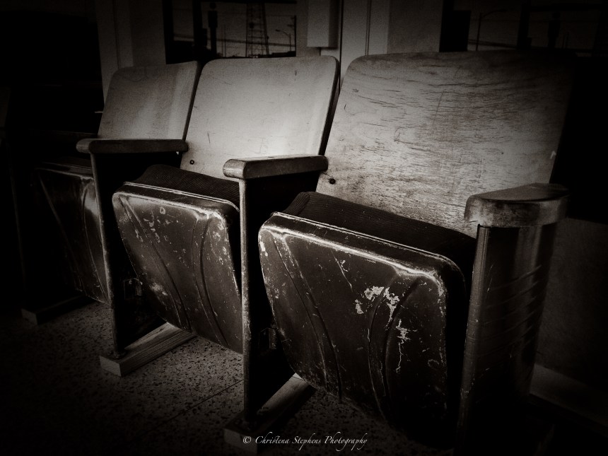 waiting-for-the-show-sig